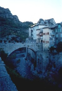 >>Entrevaux