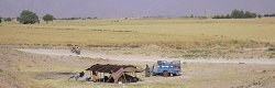 Nomadi vicino a Naqsh-e Rostam, giugno 2003 [foto di Grazia Giovinazzo]