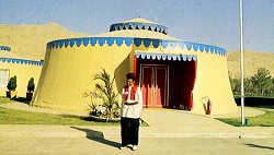 [Da <http://members.ozemail.com.au/~ancientpersia/tents.html>]